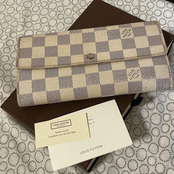 Louis Vuitton Azur Sarah Wallet - Picture 15 of 15